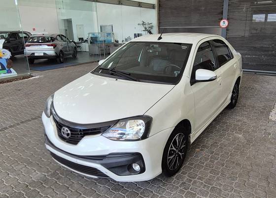 TOYOTA ETIOS 1.5 PLATINUM SEDAN 16V FLEX 4P AUTOMÁTICO TOYOTA ETIOS 1.5 PLATINUM SEDAN 16V FLEX 4P AUTOMÁTICO